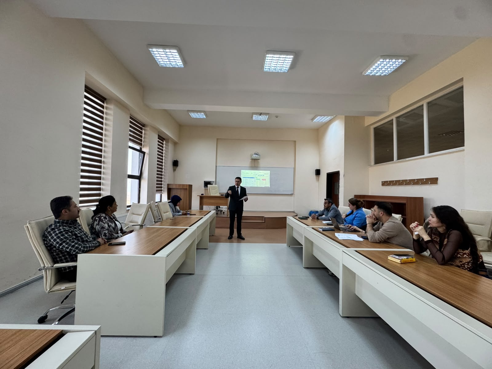 Çağdaş Türk Lehçeleri ve Edebiyatları Bölümünde Yabancı Uyruklu Öğretim Üyelerine Yönelik Oryantasyon Toplantısı Düzenlendi